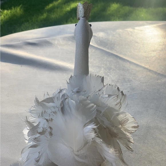 White Glitter Swan With Gold Crown Decor 8